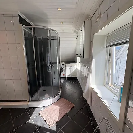 Apartment In The Middle Of In A Real Bergenshus From The 18th Century *